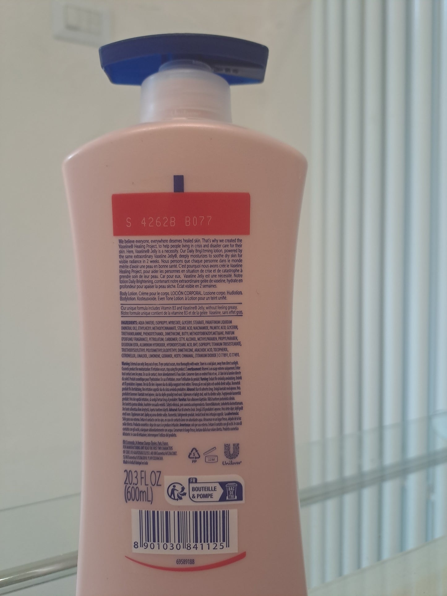 Vaseline Daily Brightening Even Tone Lotion with Vitamin B3 and Sunscreen 600ml * 20.03oz)