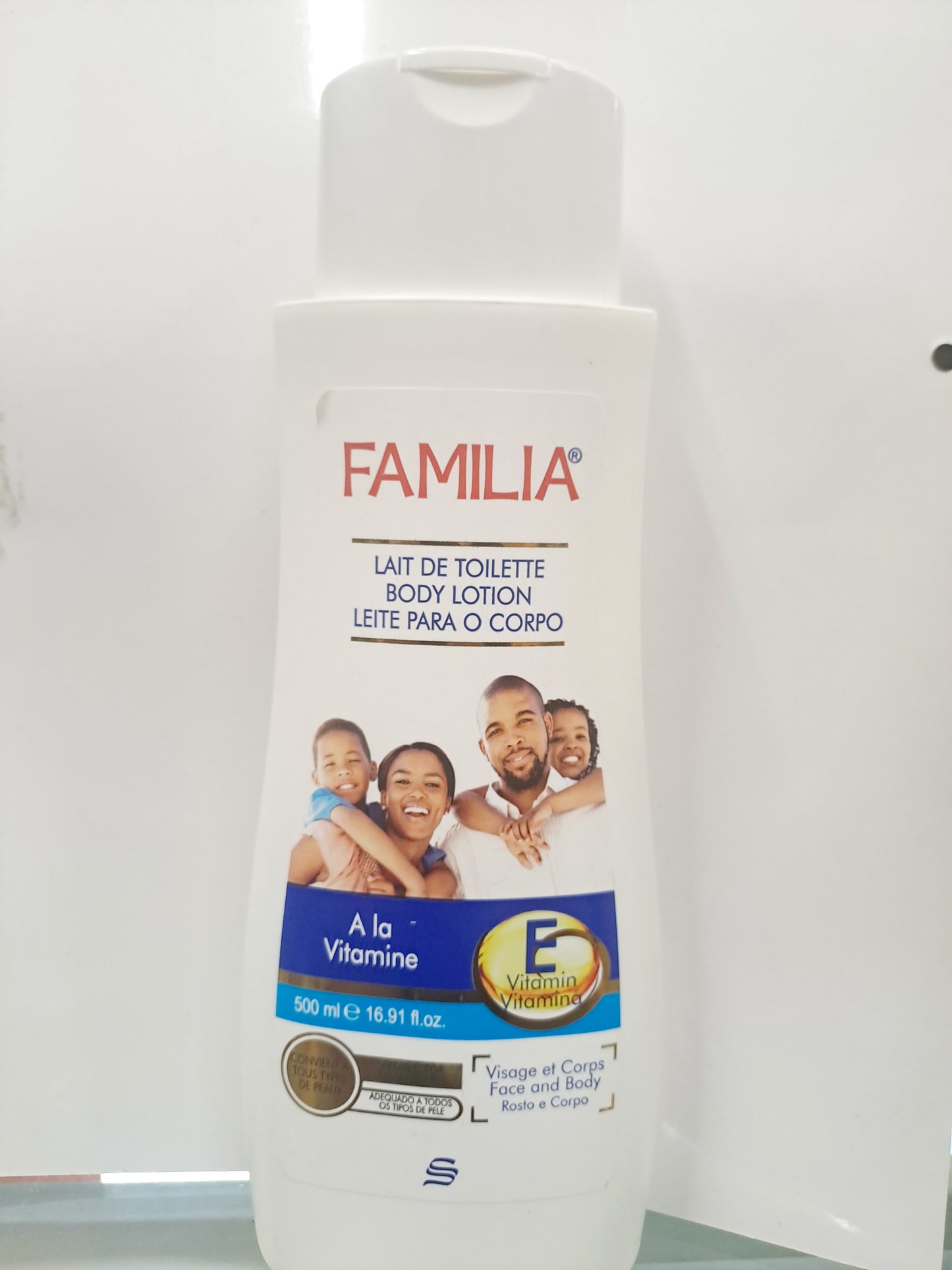 FAMILIA Body Lotion with Vitamin E 500 ml 16.91 FL.OZ