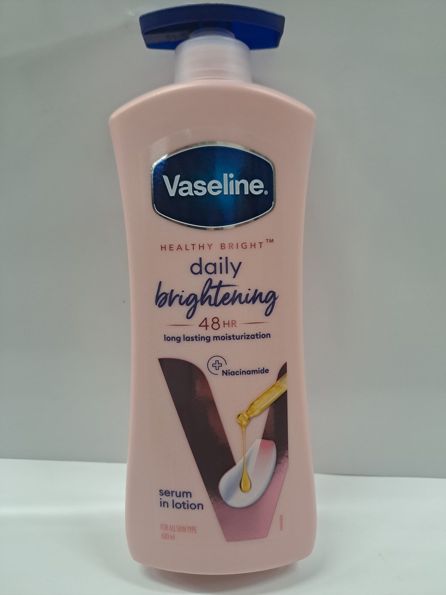 Vaseline Daily Brightening Even Tone Lotion with Vitamin B3 and Sunscreen 600ml * 20.03oz)