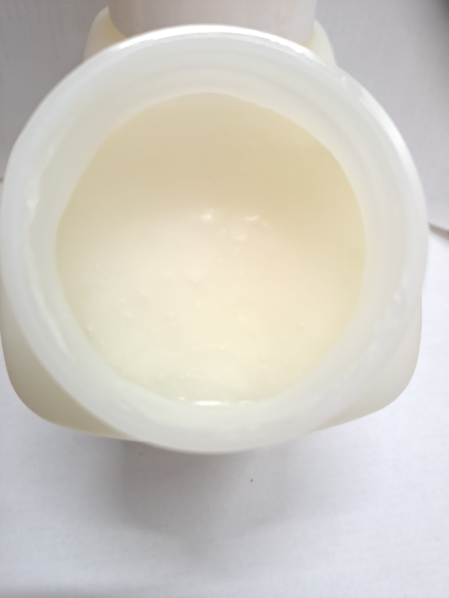 Familia Body Pomade with vitamin E   390ml 13.19 fl.oz