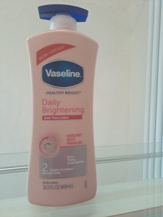 Vaseline Daily Brightening Even Tone Lotion with Vitamin B3 and Sunscreen 600ml * 20.03oz)