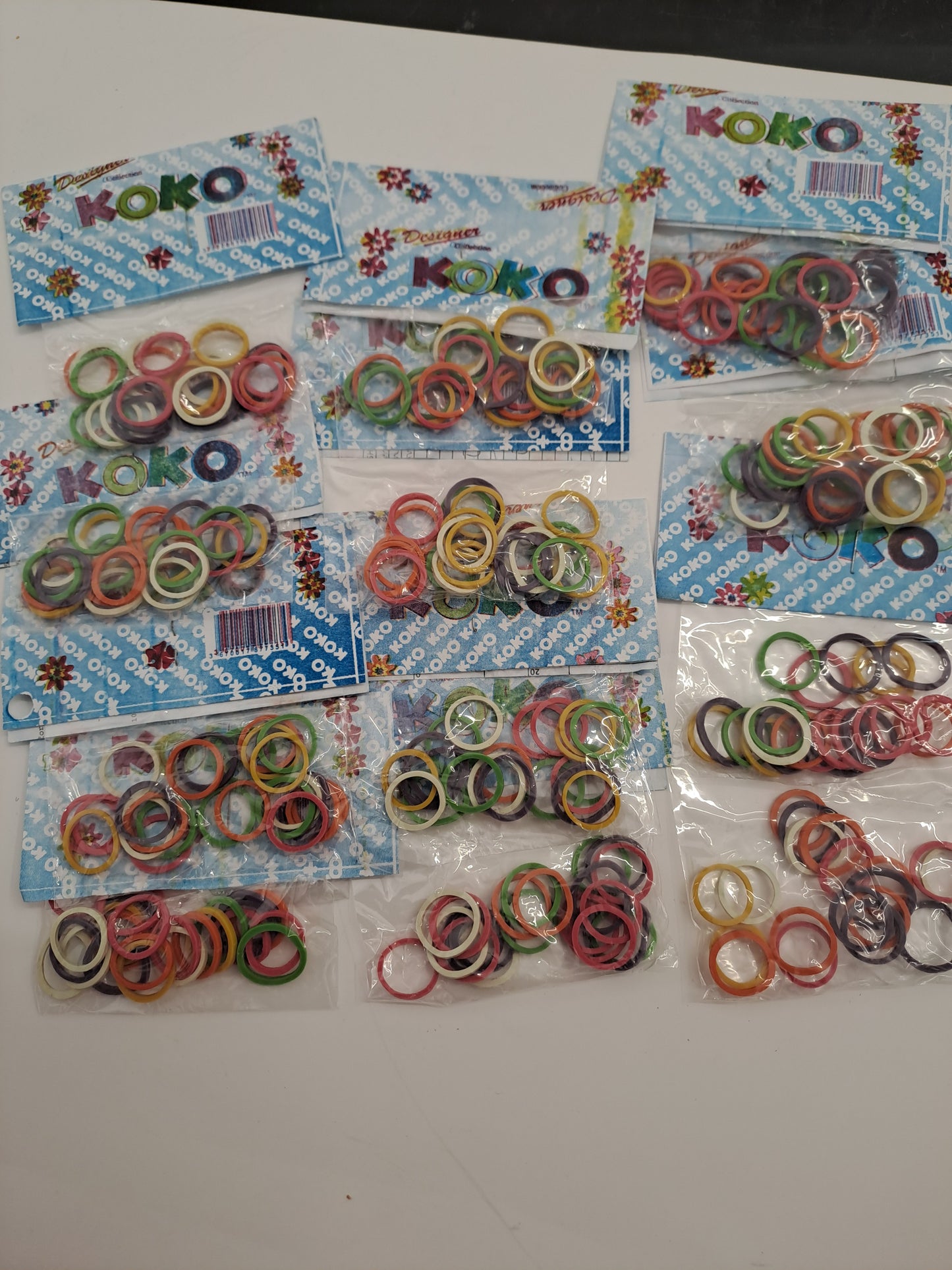 Colored elastic bands for braids and dreadlocks