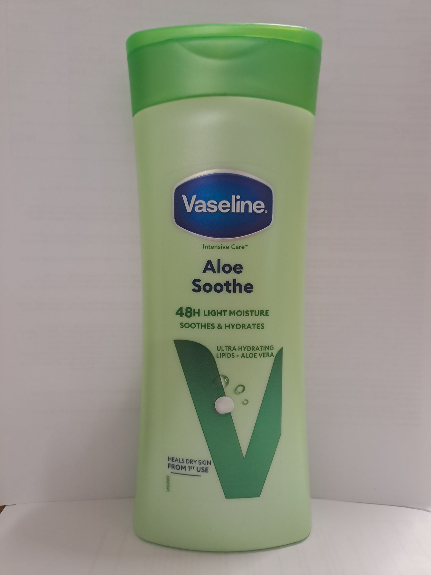 Vaseline Aloe Soothe 48h light moisture soothe and hydrates 400ml